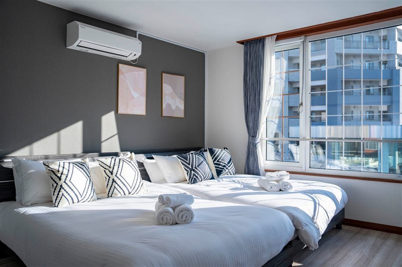 Bedroom with a gray accent wall